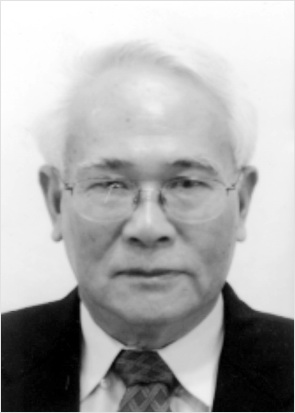 何鎮邦 