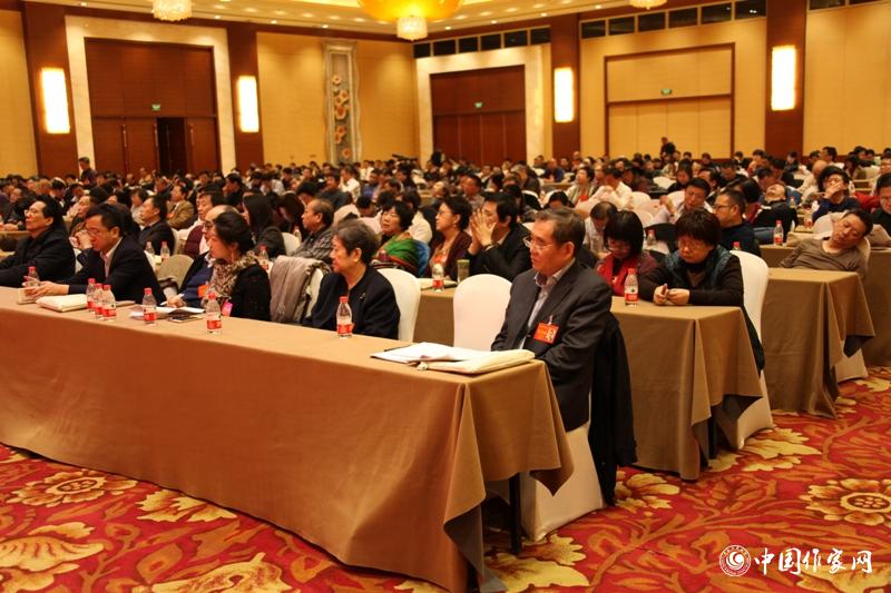 12月2日下午，代表們聽外交部副部長劉振民作報告。