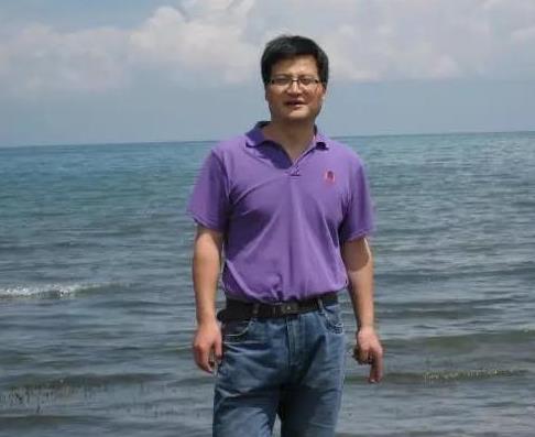 王鵬程：我傾向事實感的批評         文學批評作為一種審美體驗和價值判斷，“知多偏好，人莫圓該”。那么，批評諸要素中最關鍵的是什么？學識、視野，抑或眼光、方法？竊以為，最關鍵的還是事實感——藝術經驗里真理性內涵的呈現。如伽達默爾所言：藝術作品的真理性既不孤立地體現在作品上，也不孤立地存于審美主體上，而是存在于過去與現在的溝通，以及“不斷更新的被經驗的實在性”上。由此可見，事實感是一種無形的“軟能力”，是一種看起來極為普通而又十分難得的批評才能。但它無疑是批評的生命線，關系到批評的可信度和有效性。　　　　　　　　　　　　　　　　　　[詳細]