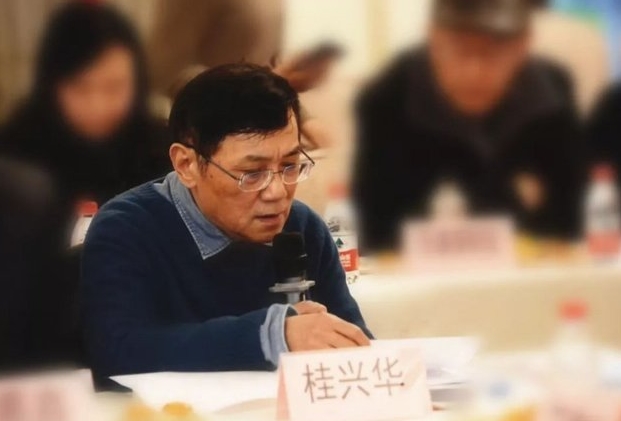 從《鄧小平之歌》到《興業(yè)路上》——桂興華長詩座談會紀要為了紀念中國改革開放40周年，經(jīng)過國家廣播電視新聞出版總局的審核批準，上海著名詩人桂興華先生20多年前寫作的《鄧小平之歌》今年馬上要出版新的朗誦版。同時為了迎接建黨100周年，桂先生正在創(chuàng)作一部長詩《興業(yè)路上》，是列入上海市重大文藝創(chuàng)作項目重要的作品，今天我們就圍繞這兩部作品舉行一個研討會……[詳細]