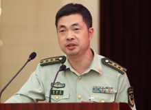 鄭潤良：書寫無愧于時代的強(qiáng)軍故事　　軍旅青年作家方陣整體上呈現(xiàn)出強(qiáng)勁不息的創(chuàng)作風(fēng)貌，特別是新生代軍旅作家群體的崛起。[詳細(xì)]