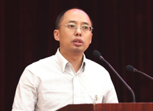 紀(jì)紅建：做人民心聲的傳遞者　　方向是根本，行動是關(guān)鍵，報告文學(xué)作家更需要扎扎實(shí)實(shí)、默默無聞地行走、記錄、思考和報告。[詳細(xì)]