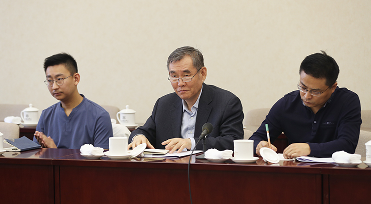 中國作協(xié)黨組書記、副主席錢小芊參加分組討論