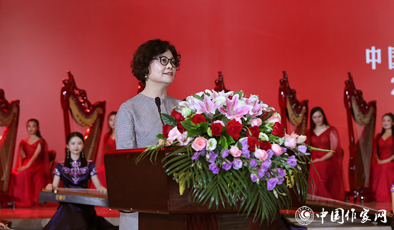 中國作協(xié)主席、第十屆茅盾文學獎評委會主任鐵凝致辭