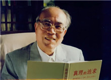 【魏　巍】	韓瑞亭丨《終結與先行——<東方>在當代軍旅文學中的位置》；	胡世宗丨《魏?。簽榇髸r代吹響號角的人》。