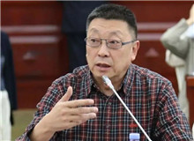 陳福民：暴風(fēng)雨中他們的微笑　　孫甘露從大處著眼從小處著墨，截取了浩瀚歷史和即將席卷南北中國(guó)的風(fēng)暴之一瞬。[詳細(xì)]