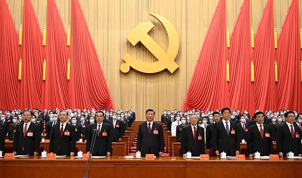 10月16日，中國共產黨第二十次全國代表大會在北京人民大會堂開幕。這是習近平、李克強、栗戰書、汪洋、王滬寧、趙樂際、韓正、胡錦濤在主席臺上。