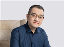 遠瞳：網絡是浮躁的，但網絡文學不是能夠成功走下來的作者，也在從浮躁轉向沉穩，“穩”是讓我們能在這條路上長遠走下去的基礎……[詳細]