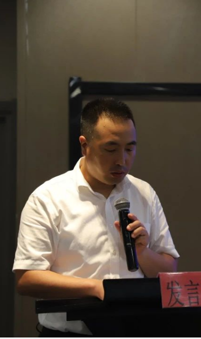 呼倫貝爾市翻譯家協(xié)會副主席、秘書長陳巴爾虎旗文聯(lián)副主席慶和
