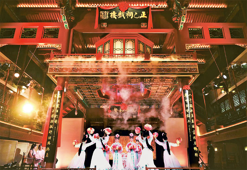 正乙祠戲樓里，昆曲《牡丹亭》經(jīng)典名段正在上演。 正乙祠戲樓供圖