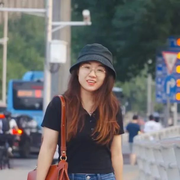 王秋實(shí)，中國作協(xié)網(wǎng)絡(luò)文學(xué)中心研究處干部。畢業(yè)于北京師范大學(xué)文學(xué)院、萊頓大學(xué)比較文學(xué)與文學(xué)理論專業(yè)，曾在游戲研發(fā)行業(yè)任七年世界觀、劇情及關(guān)卡設(shè)計(jì)師，多年游戲玩家。目前研究方向?yàn)榫W(wǎng)絡(luò)文學(xué)產(chǎn)業(yè)、網(wǎng)絡(luò)文學(xué)與游戲文化等。