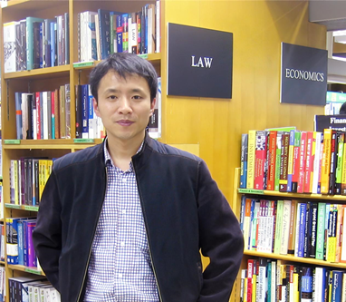 飛廉,本名武彥華,河南項城人,畢業(yè)于浙江大學,著有詩集《不可有悲哀》《捕風與雕龍》,參與創(chuàng)辦民刊《野外》《詩建設》,獲陳子昂詩歌獎、蘇軾詩歌獎,現(xiàn)居杭州。