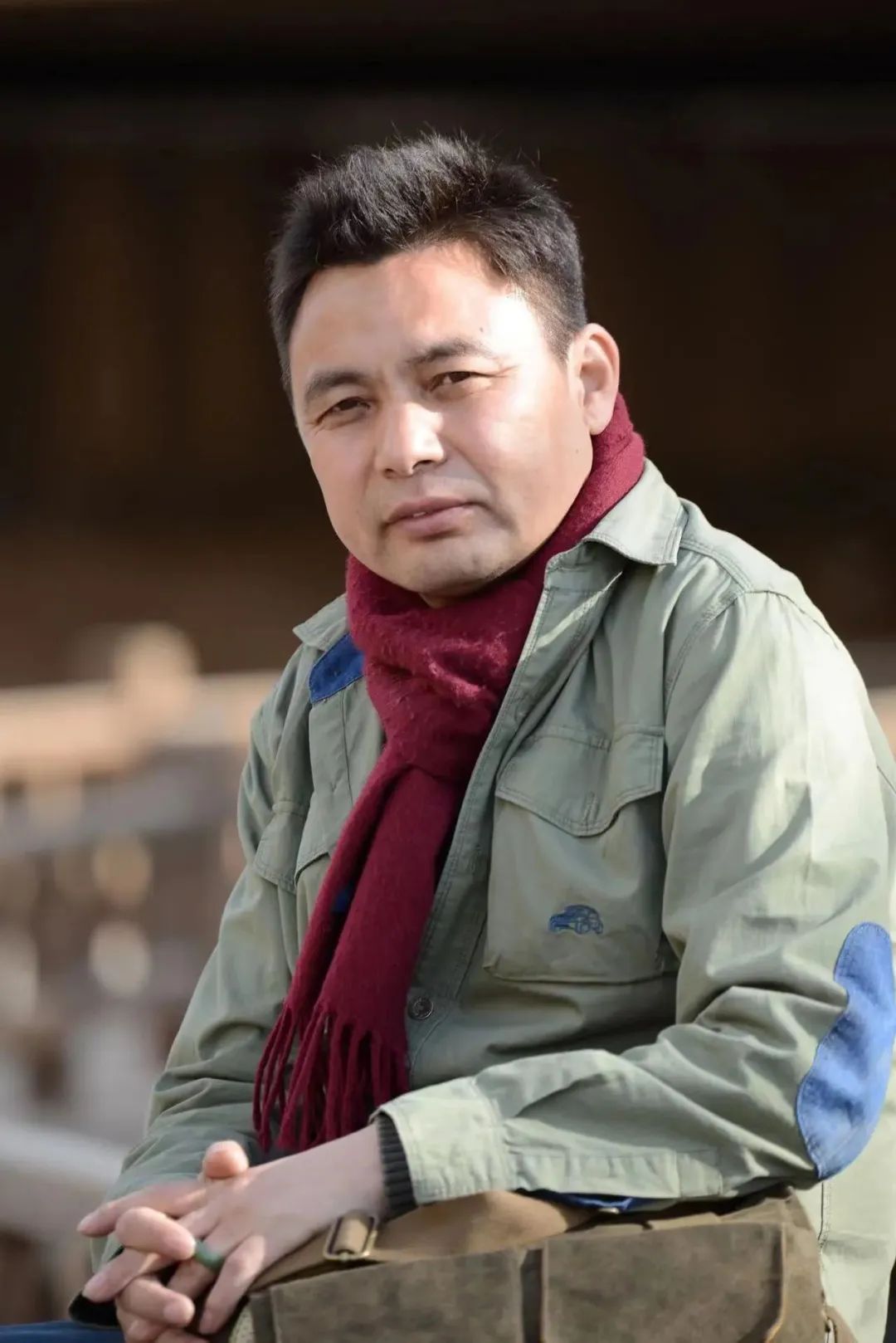 龍仁青，先后在《人民文學》《中國作家》《十月》《民族文學》《青年文學》等刊發表原創、翻譯作品四百余萬字，出版《光榮的草原》《咖啡與酸奶》《孔雀翎上的雪峰》等作品三十余部。作品曾獲全國少數民族文學創作“駿馬獎”、漢語文學“女評委”大獎、三毛散文獎、青海文學藝術獎等，多次被《小說月報》《小說選刊》《散文選刊》《散文海外版》等轉載，入選《中國短篇小說年選》《中國散文20家》等多種年度選本。部分作品被譯為英、意、日等國文字。