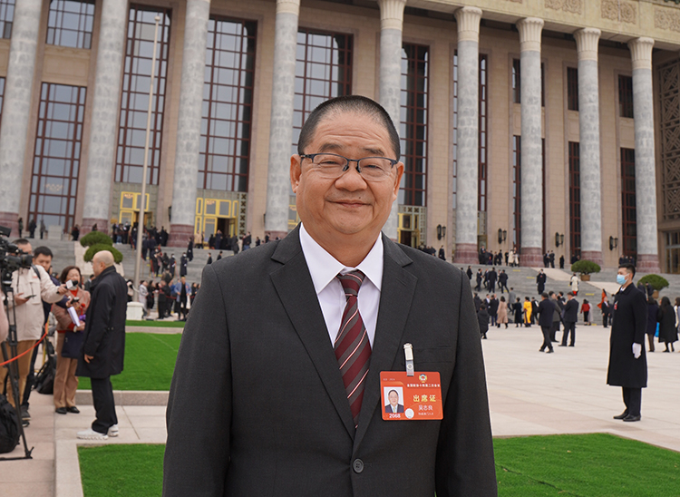 全國(guó)政協(xié)文化文史和學(xué)習(xí)委員會(huì)副主任、澳門(mén)文化界聯(lián)合總會(huì)會(huì)長(zhǎng)吳志良委員