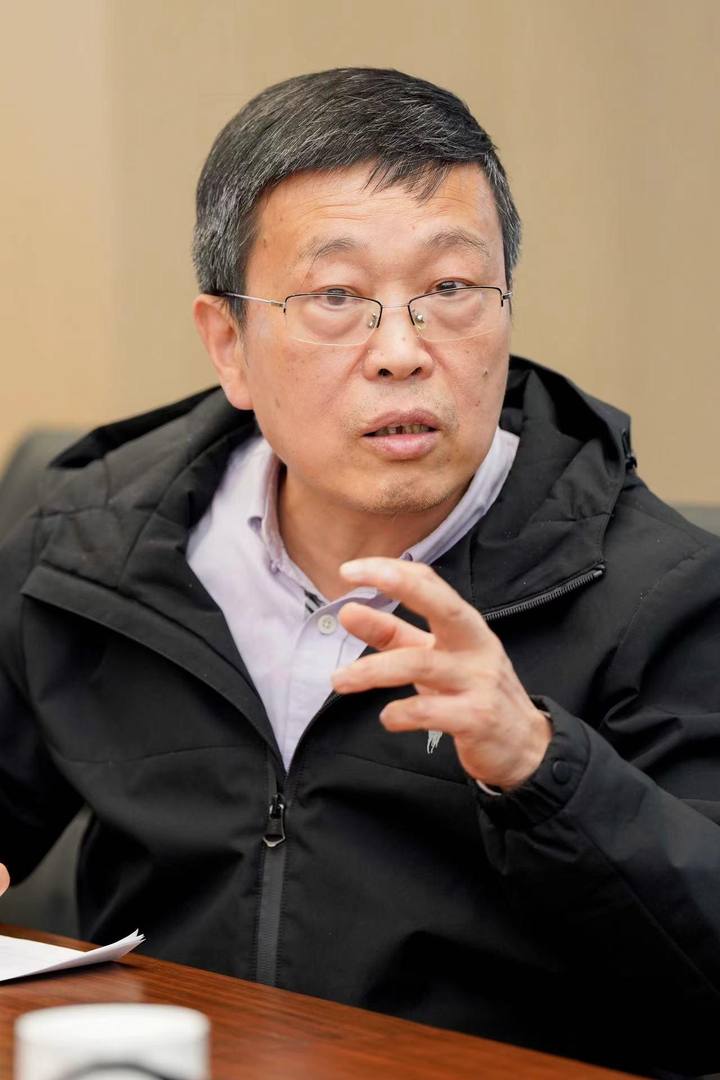 中國作家協會兒童文學委員會副主任、當代兒童文學創作研究中心（浙江）主任