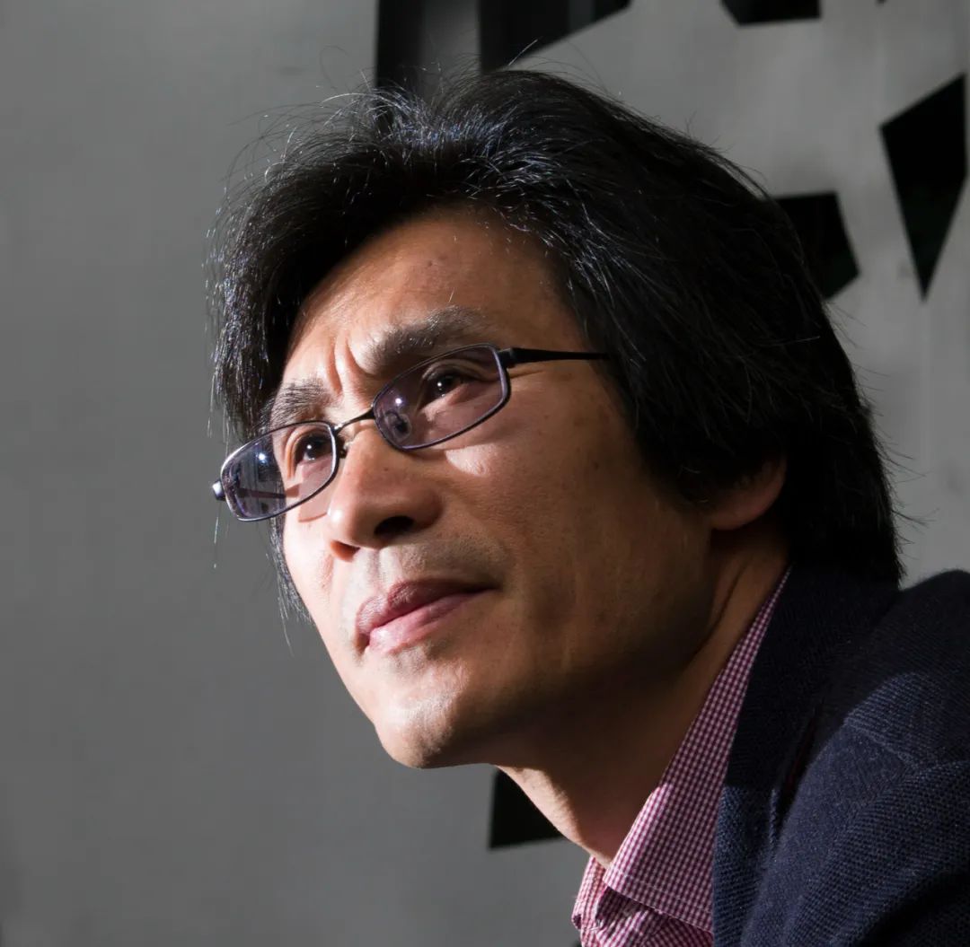 樹才，原名陳樹才。詩人、翻譯家。浙江寧波人?，F供職于中國社會科學院外國文學研究所。已出版詩集、譯詩集二十余部。曾獲“徐志摩詩歌獎”、“李叔同國際詩歌獎”等。2008年獲法國政府頒發的“教育騎士”勛章，2023年又獲“藝術和文學騎士”勛章。