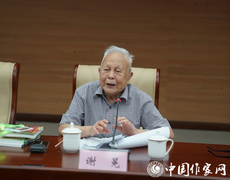 謝冕發言