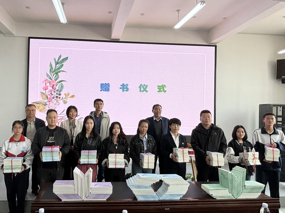 2025年4月21日，《綠野芬芳》新書分享會(huì)走進(jìn)金山實(shí)驗(yàn)校園 (1)