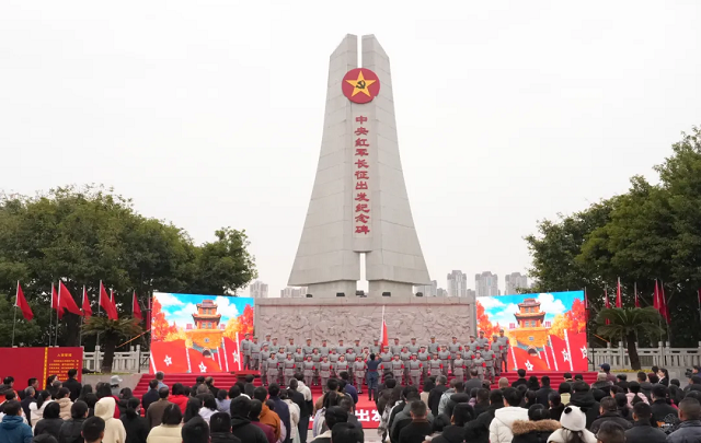 中國作家“深入生活、扎根人民” 新時代文學實踐點在贛授牌