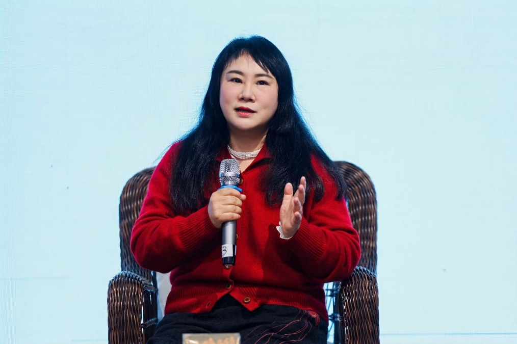 女人穿著外套

AI 生成的內容可能不正確。