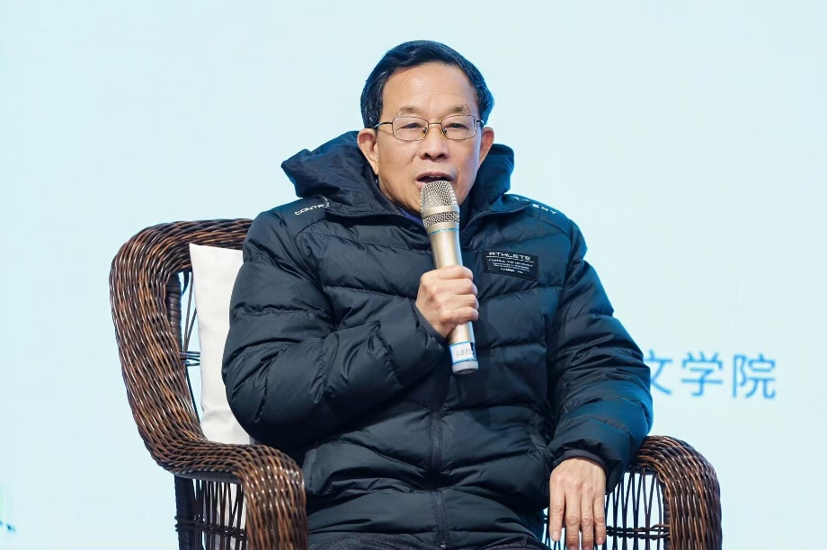 圖片包含 人, 男人, 女人, 穿著

AI 生成的內容可能不正確。