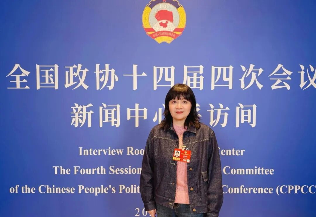 全國政協委員、中國視協副主席、編劇王麗萍 &nbsp;