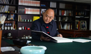 全國政協(xié)委員、民盟中央文化委員會(huì)副主任、中國國家畫院藝術(shù)家洪厚甜