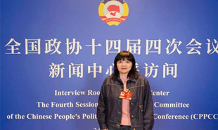 全國政協(xié)委員、中國視協(xié)副主席、編劇王麗萍