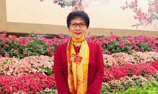 全國政協(xié)委員、云南省音協(xié)主席宗庸卓瑪