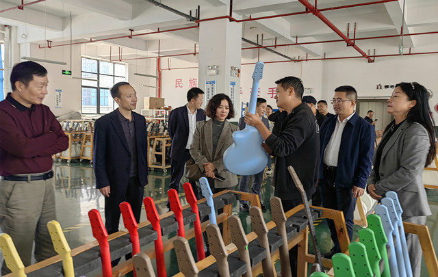全國文學名家走進遵義開展創(chuàng)作實踐活動