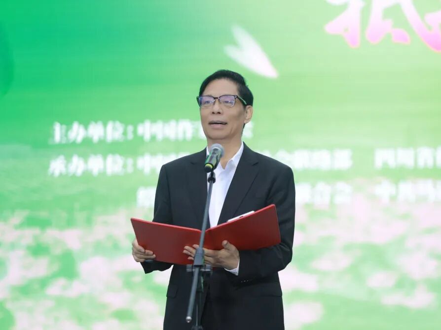 中國作協(xié)黨組成員、書記處書記李一鳴講話