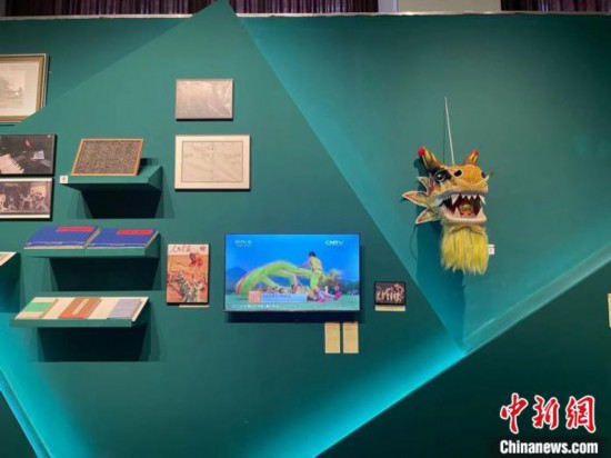 除了畫作、雕塑等，非遺也在現場展出?！⊥τ?攝