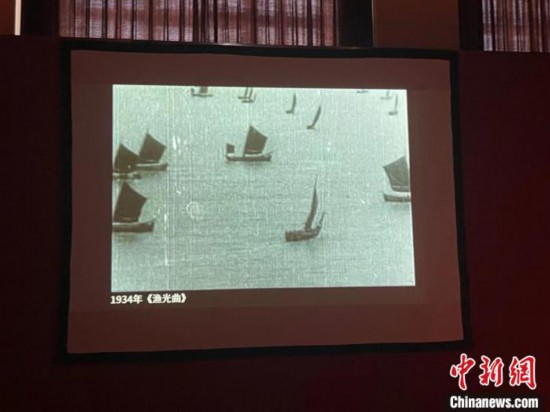 耳熟能詳的《漁光曲》在現場播放?！⊥τ?攝