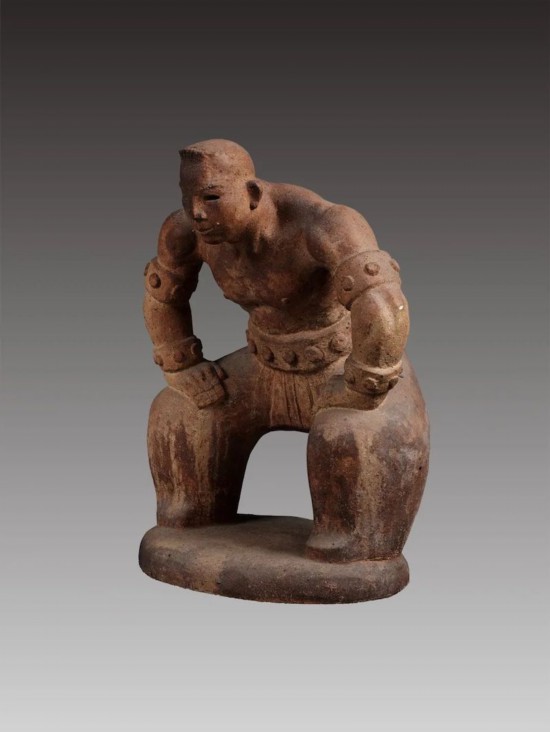 何鄂《摔跤手》62x50cm&nbsp;雕塑 1992年 中華藝術宮（上海美術館）藏